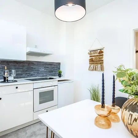 Διαμέρισμα Modern & Stylish For 4: Kitchen Έσσεν
